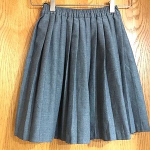 Pleated girls skirt